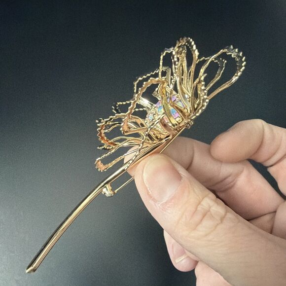 VINTAGE SARAH COVENTRY Flower Brooch Iridescent Aurora Rhinestone Gold Tone Pin - Picture 6 of 12